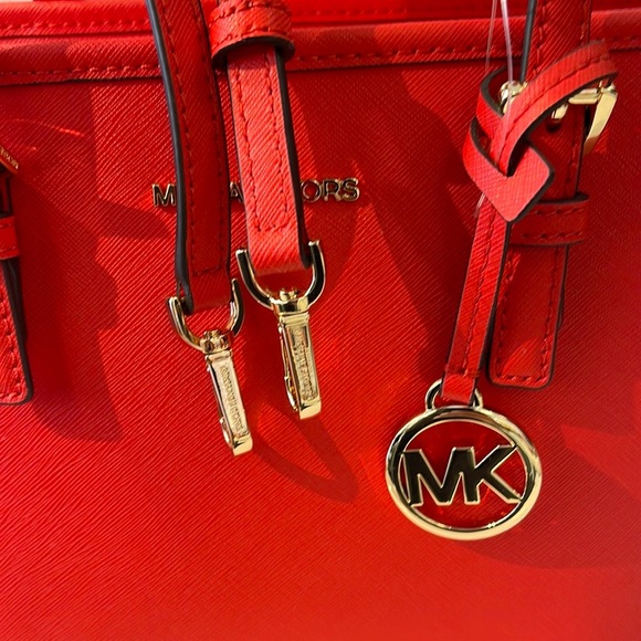 MICHAEL KORS
Jet Set Travel Extra-Small Saffiano Leather Top-Zip Tote Bag
NWT - Picture 13 of 16